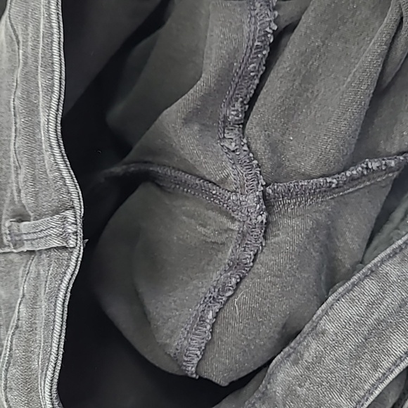 Maurices SZ Large Short Jeans Jeggings Black Distressed Denim High Rise Goth - Picture 13 of 13